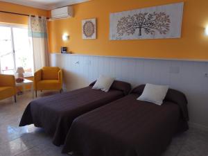 Postel nebo postele na pokoji v ubytování Casa María Carihuela Park Palace