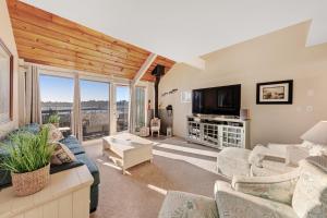 a living room with a couch and a tv at Embarcadero Bay View in Newport