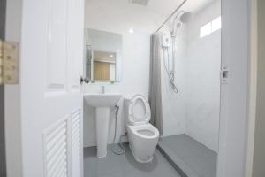 Koupelna v ubytování The New Residence Buriram