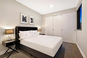 En eller flere senge i et værelse på Manhattan Apartments - Glen Iris