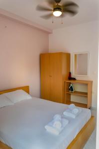 A bed or beds in a room at Amaradios