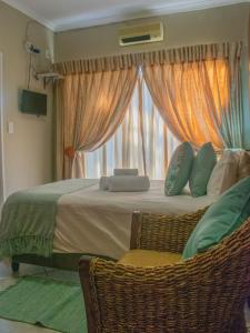 מיטה או מיטות בחדר ב-faces guesthouse