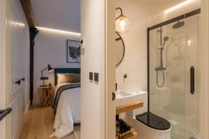 Bilbao la vieja alojamiento de diseño tesisinde bir banyo