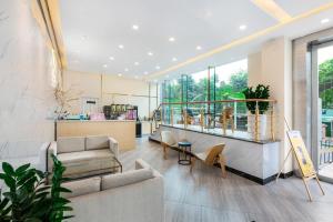 Un lugar para sentarse en Golden Central Hotel Serviced Residence-Xin Hao E Du金中环服务公寓新浩e都店