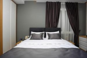 Postel nebo postele na pokoji v ubytování Emerald Boutique Hotel