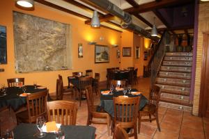 Reštaurácia alebo iné gastronomické zariadenie v ubytovaní Hotel Con Encanto La Façana