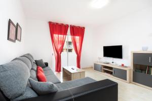 O zonă de relaxare la Home2Book Charming Apartment Candelaria, Wifi & Pool