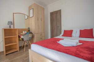 Postel nebo postele na pokoji v ubytování Apartments Gvozdenovic + 37 fotografií