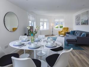 a living room with a white table and chairs at 3 Church Hill House in Salcombe