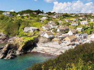 Gallery image of Penrose Farm Cottage in Saint Keverne