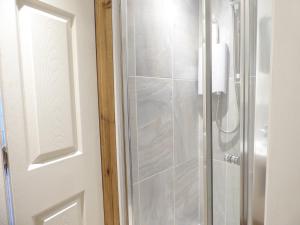 Et badeværelse på Woodland Cottage