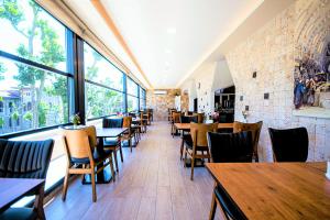a restaurant with tables and chairs and windows at Boss Hotel Sultanahmet in Istanbul