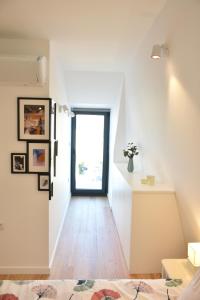 Gallery image of Sunny Penthouse whith balcony 9min walk main station in Porto