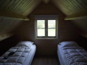 Ένα ή περισσότερα κρεβάτια σε δωμάτιο στο Vakantiehuisjes Landgoed Sonneborghe