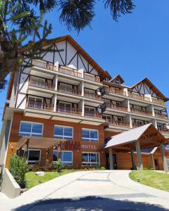 a large building with balconies on the side of it at Hotel Alles Berg in Nova Petrópolis
