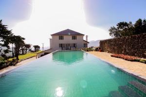 Swimming pool sa o malapit sa Lost & Found Hostels - Mandaramnuwara