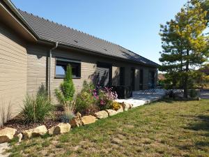 Κήπος έξω από το Cosy Wood House