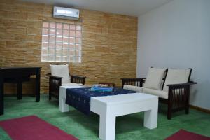 Cashew Nut Grove Chalets的休息区