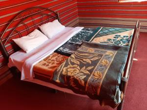 En eller flere senge i et værelse på Wadi rum desert breath