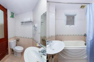 Phòng tắm tại Little Hanoi Hostel