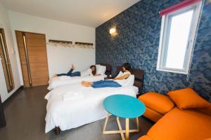Ένα ή περισσότερα κρεβάτια σε δωμάτιο στο HOSTEL SunTerrace Ishigaki