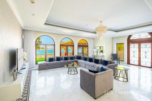 A seating area at LUX - The Dubai Paradise Palace