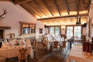 Restoran või mõni muu söögikoht majutusasutuses Hotel Bellavista