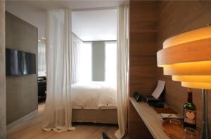TV a/nebo společenská místnost v ubytování Hidden Hotel