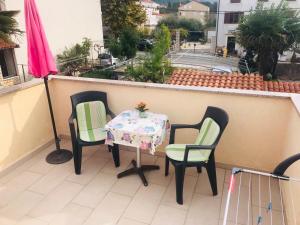 Balkón nebo terasa v ubytování Apartmani Luiza