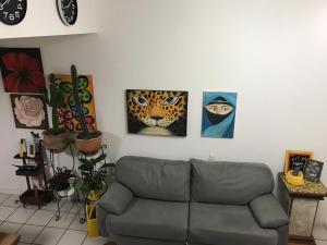 Uma área de estar em Yellow Hostel Praia da Costa