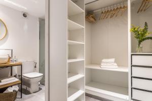 Kylpyhuone majoituspaikassa BNBHolder Fresh Group Duplex SOL