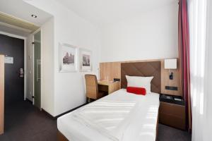 Postel nebo postele na pokoji v ubytování ACHAT Hotel München Süd