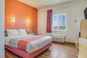 a hotel room with a bed and a window at Howard Johnson by Wyndham Lemoore Near Naval Air Station in Lemoore