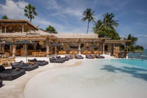 Bazén v ubytování Karma Resort nebo v jeho okolí
