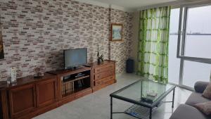 Televízia a/alebo spoločenská miestnosť v ubytovaní CanariasBrisaMar - Apartamento