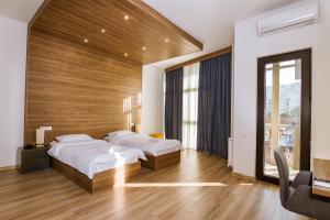 Postel nebo postele na pokoji v ubytování Victoria Inn Tbilisi