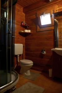 Phòng tắm tại Körösparti wellness faház