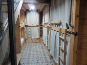 Ein Etagenbett oder Etagenbetten in einem Zimmer der Unterkunft La plazuela verde