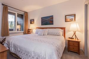 a bedroom with a bed and a window at Juniper Springs Lodge #238 in Mammoth Lakes +33 photos