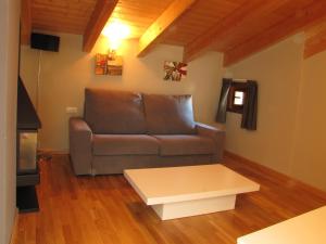 A seating area at Hotel Portal Del Matarraña
