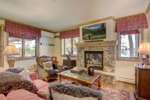 a living room with a fireplace and a couch at Cozy & Central Arrowhead Village Townhome Condo in Edwards