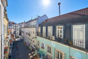 リスボンにあるElegant Riverview Apartment in Historical Lisbonのギャラリーの写真