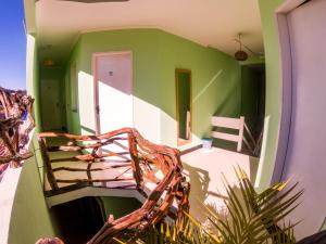 a room with a bench in the corner of a house at Pousada Oliveira Mucugê in Mucugê