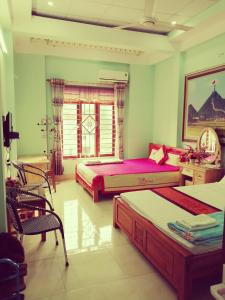 Giường trong phòng chung tại Yen Minh Hotel Thien An