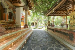 Restaurace v ubytování The Legian Mas Beach Inn