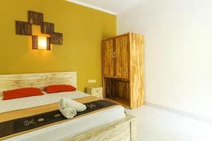 Postel nebo postele na pokoji v ubytování The Legian Mas Beach Inn + 22 fotografií