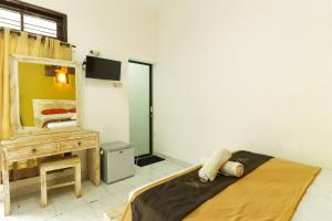 Postel nebo postele na pokoji v ubytování The Legian Mas Beach Inn