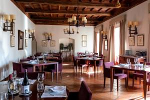 Restauracja lub miejsce do jedzenia w obiekcie Parador de Monforte de Lemos