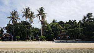 Beach sa o malapit sa resort