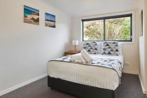 Gallery image of DOLPHIN LOOKOUT COTTAGE - amazing views of the Bay of Fires in Binalong Bay